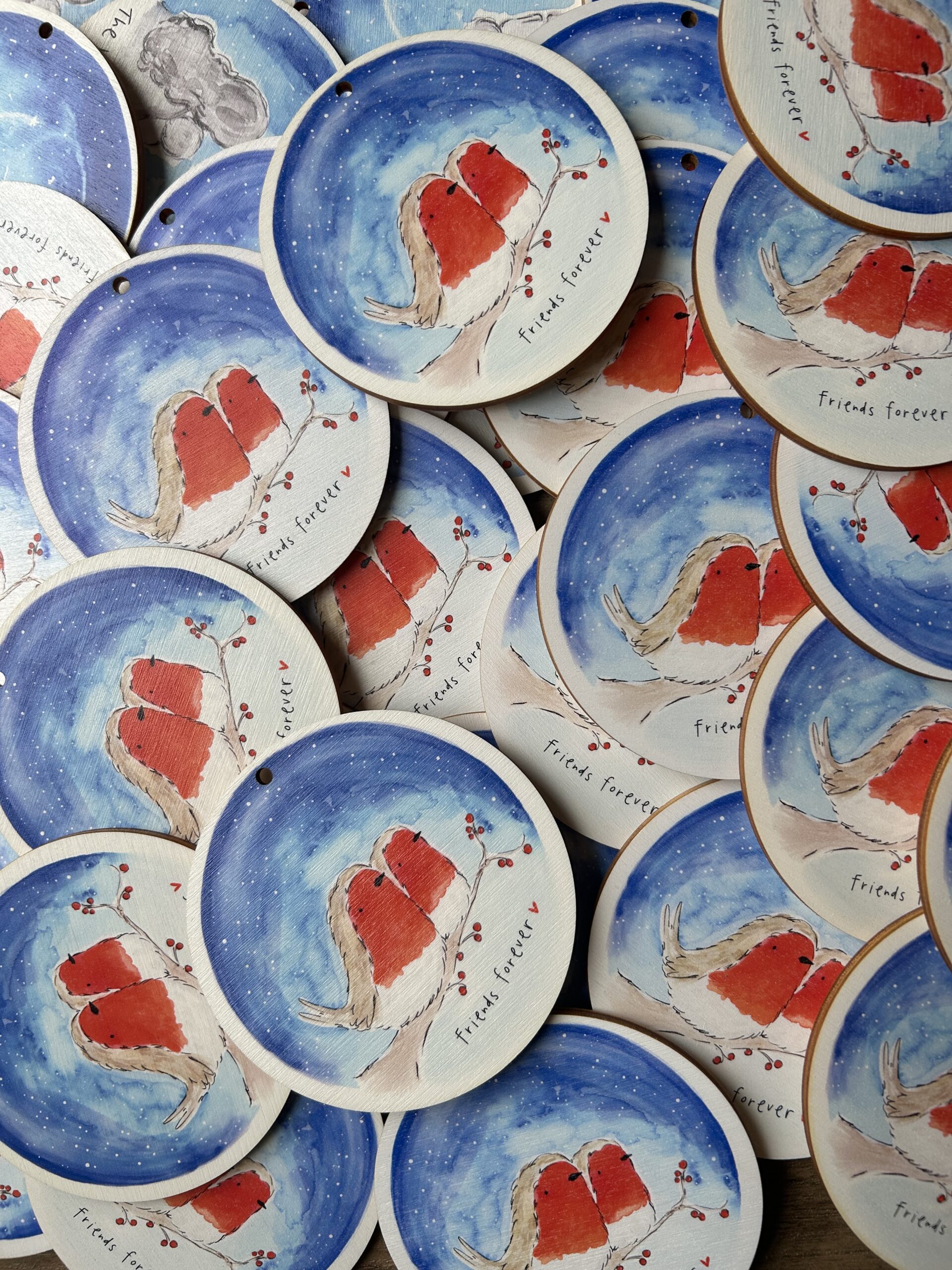 Friends forever robin wooden bauble - Image 2