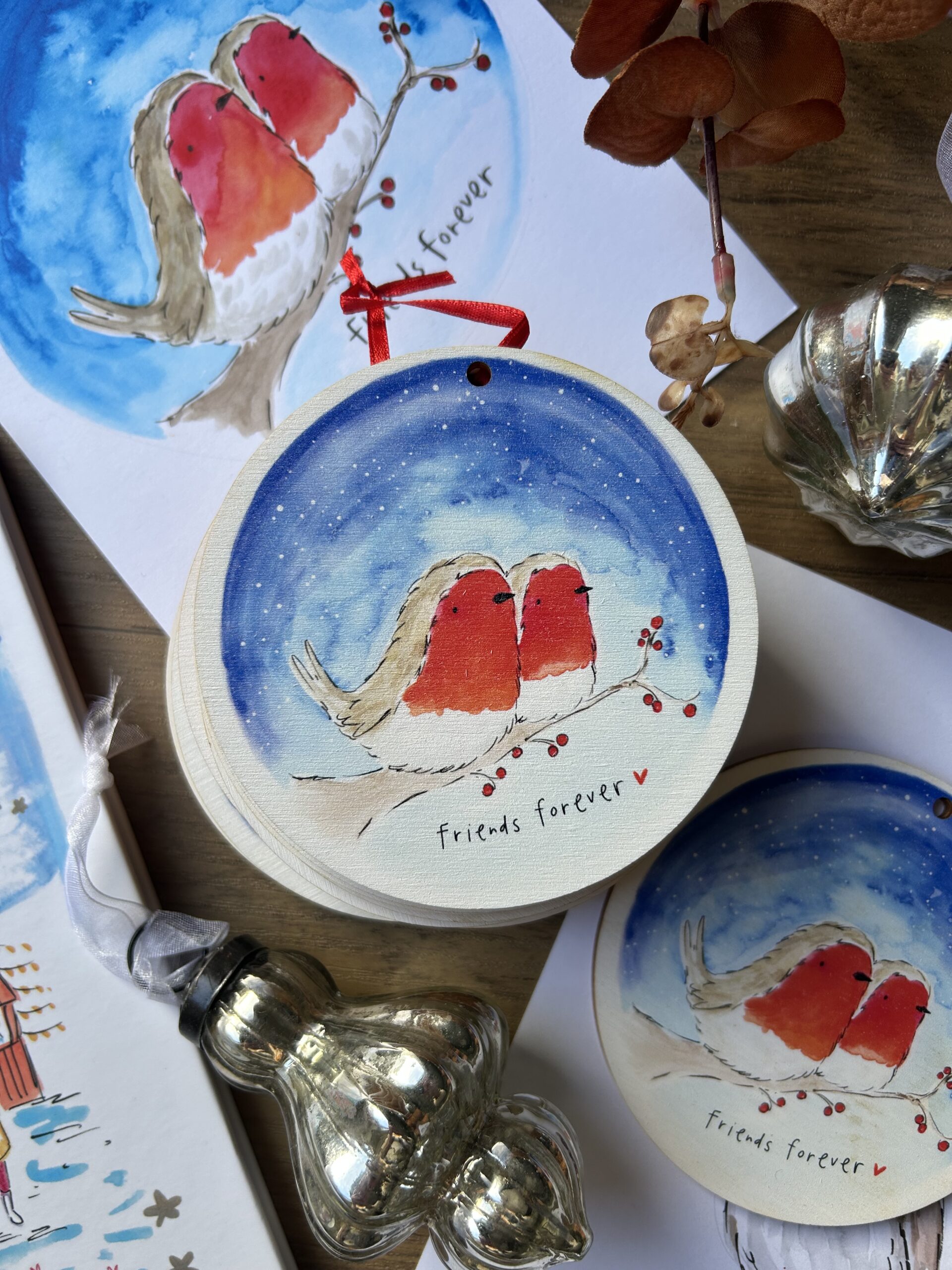 Friends forever robin wooden bauble